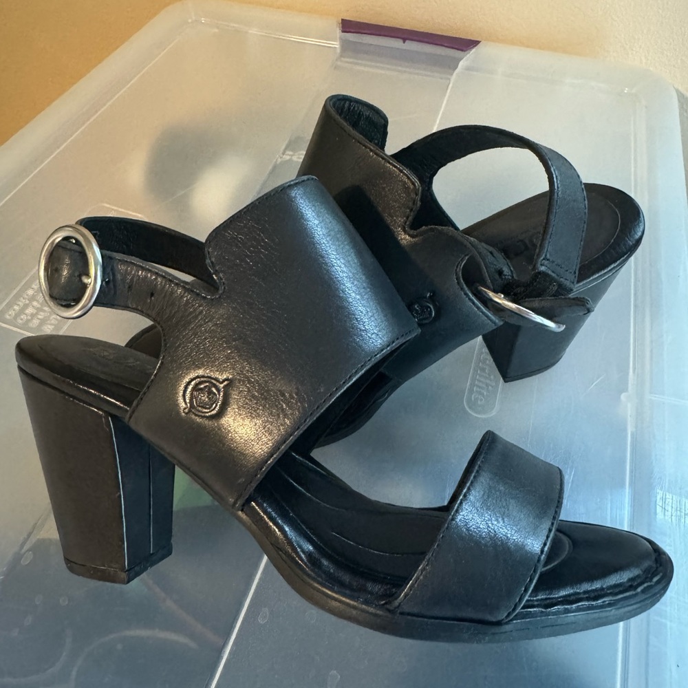 Born Cindie Sandals size 7